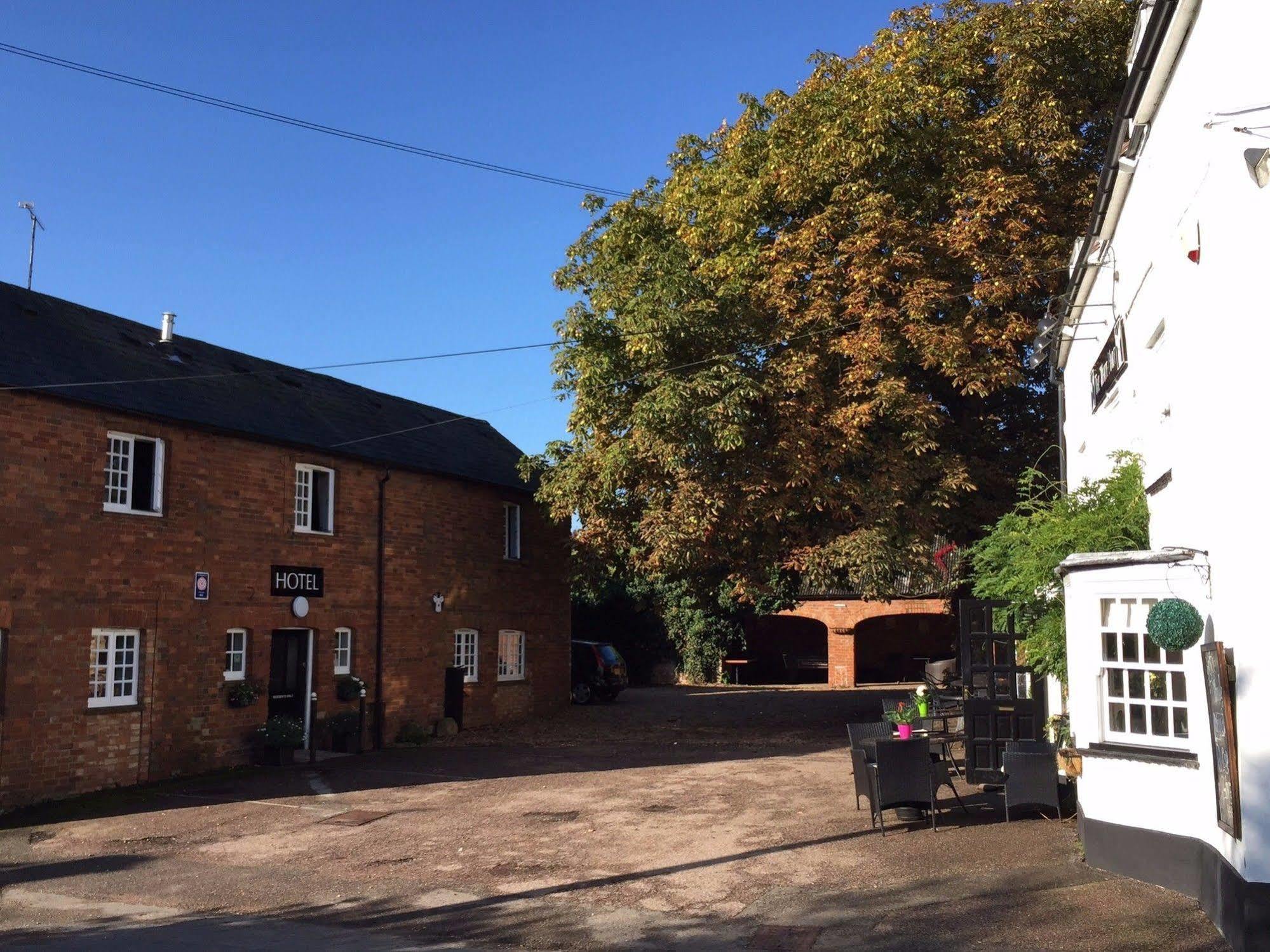 The White Hart Sherington Exterior foto