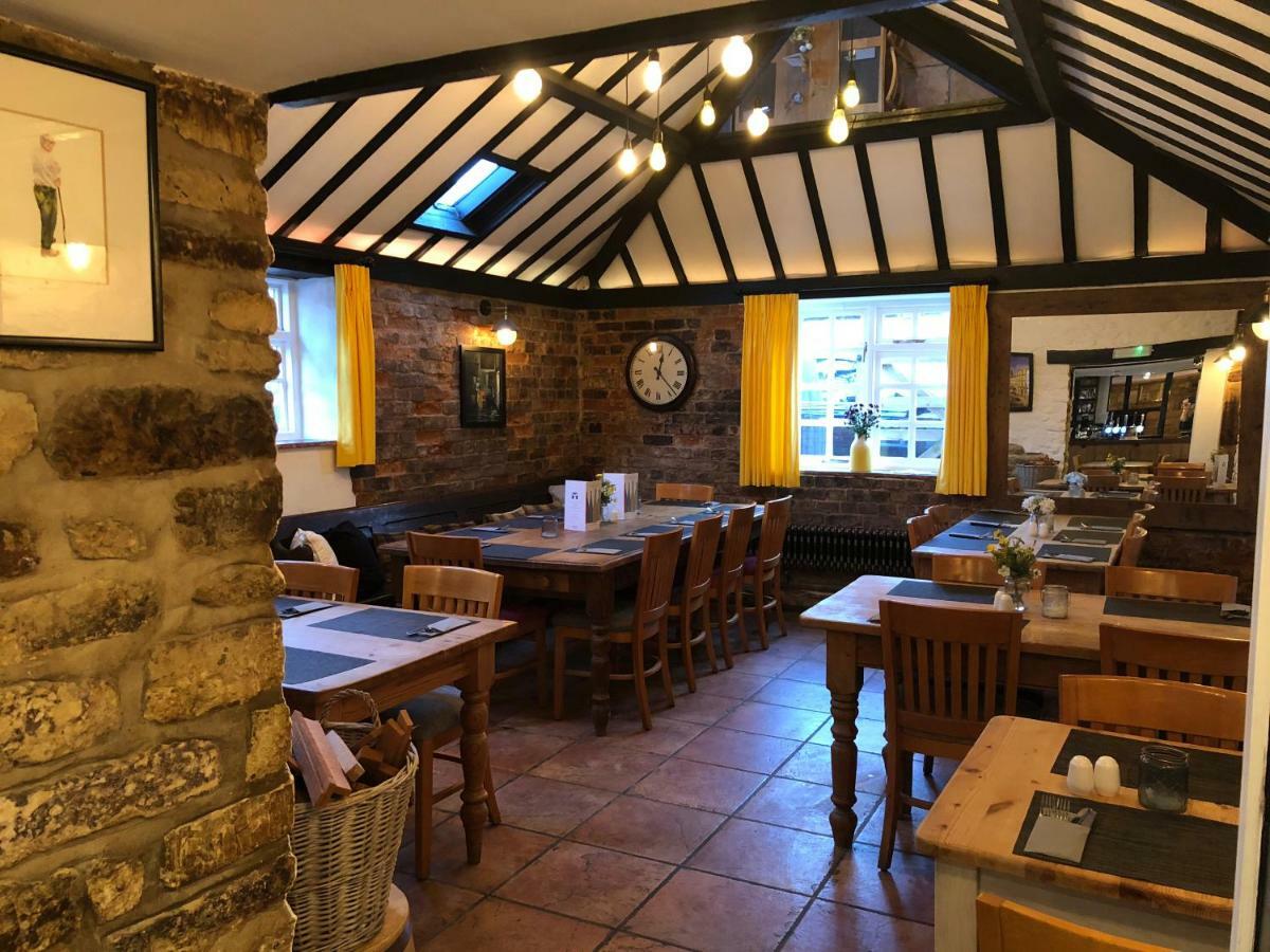 The White Hart Sherington Exterior foto